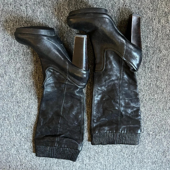 Frye Black Mimi Scrunch Boots, size 7 - Picture 3 of 8